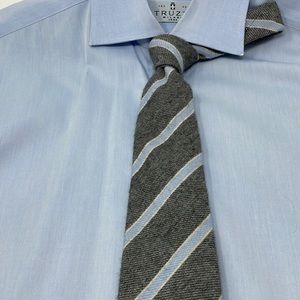Beautiful Cashmere & silk tie! Great shape, made in Italy heavy material, soft.